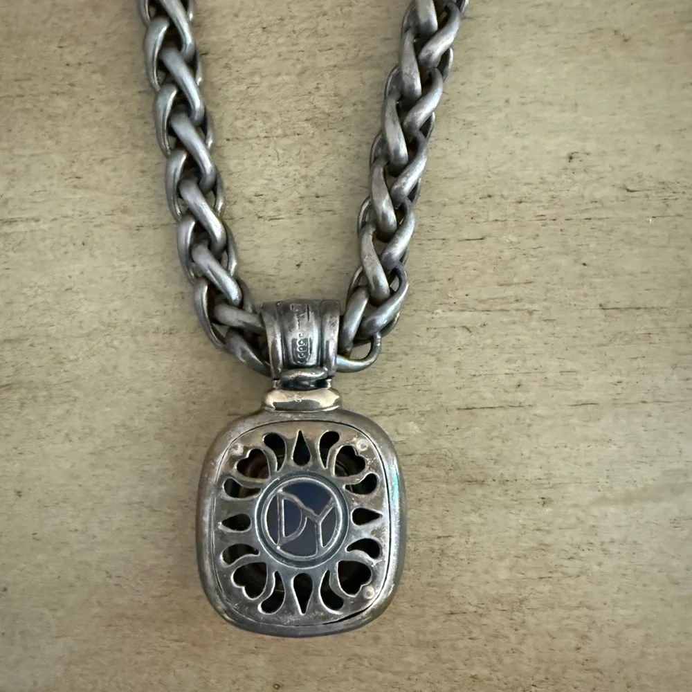 David Yurman 18K & Sterling silver necklace with Chalcedony pendant enhancer. - Picture 2 of 5